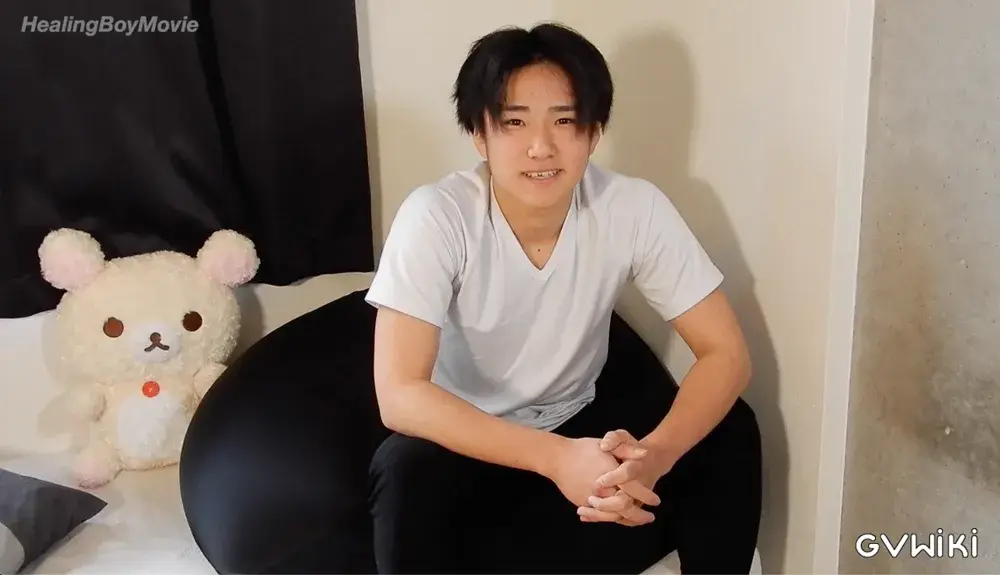 【初デビュー】笑顔が可愛い18歳のノンケ男子が初登場!綺麗な体でシコシコオナニー♪-3