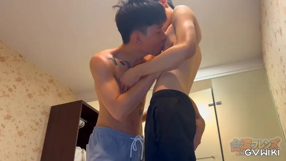 初撮り!ツルすべ 21 歳シ〇タ系男子と巨根さわやか系25歳男子再登場!!綺麗なケツマ〇コを舐められて感じて声がでちゃう!キツめのアナルを巨根のナマちんぽで掘られたら気持ちいい!-13