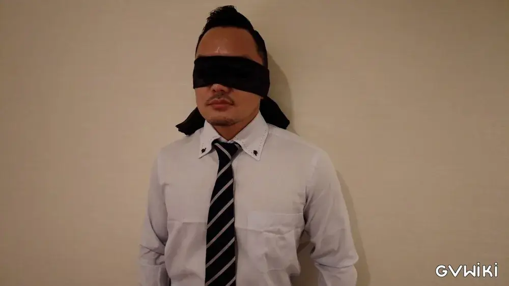目隠しスーツリーマンが仕事終わりに勃起したちんこから我慢汁を垂らしながら、途中でコンドームを外して生交尾に!-2
