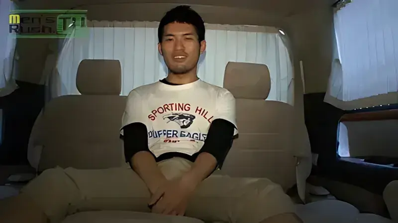 初登場のハニカミ男子を車内でフェラ☆-1